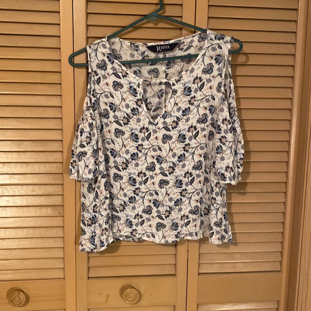 Women’s blouse size small